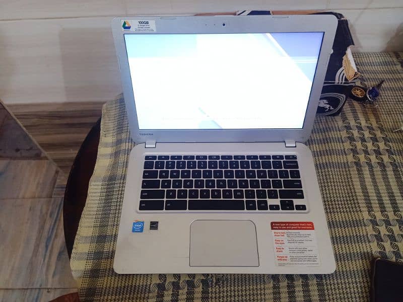 Toshiba ki Chromebook hai good working 3