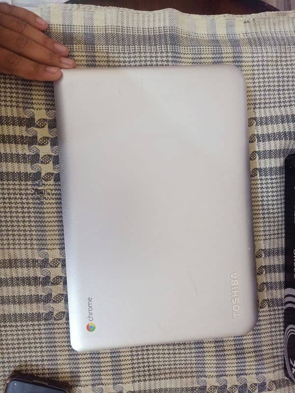 Toshiba ki Chromebook hai good working 4