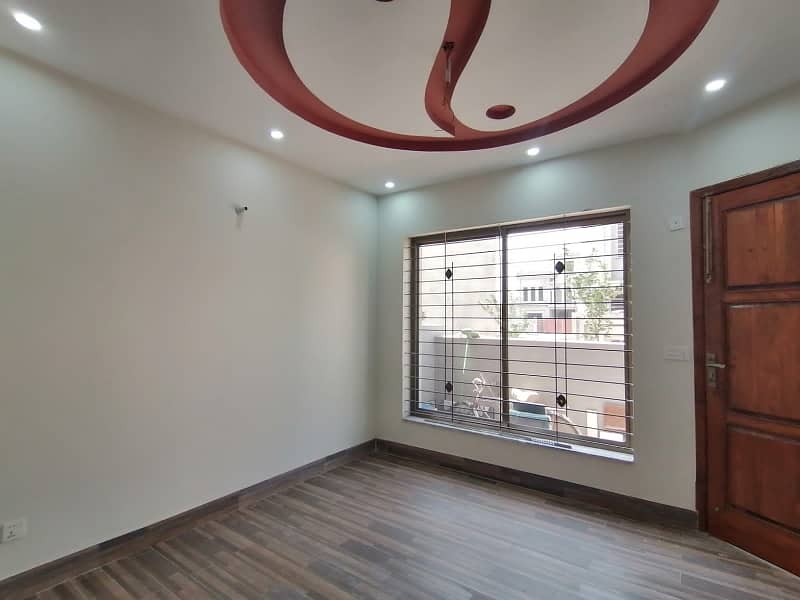 A Well Designed House Is Up For sale In An Ideal Location In Gulshan-e-Ravi 2