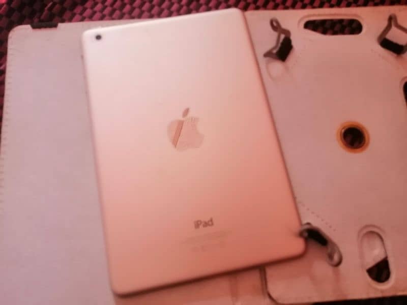 I pad/apple I pad 03002960241 3