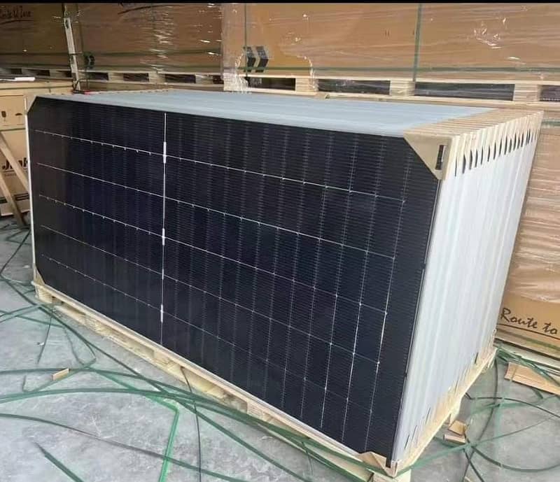 Jinko  585 watts bifaciel tier 1 solar panel 0