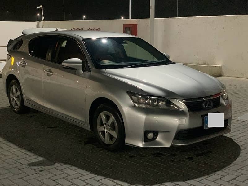 Lexus CT200h 2013 1