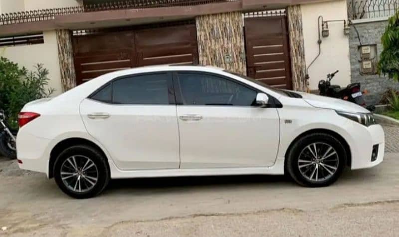 Toyota Altis Grande 2015 4