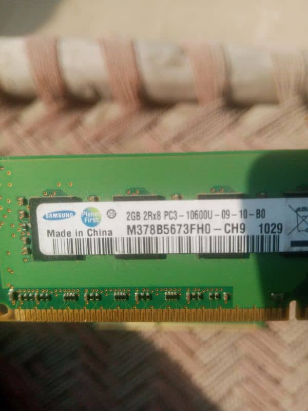 2+2+2 ram total 6 gb DDR3 good and working prise 150 perGB total 900 2