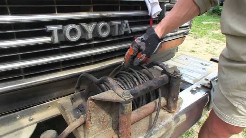 Toyota Land Cruiser (mechanical winch) Fj60 1