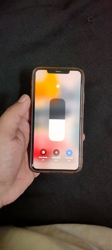 Iphone 11 Pro Max 64gb Dual sim PTA Approved 100000 5