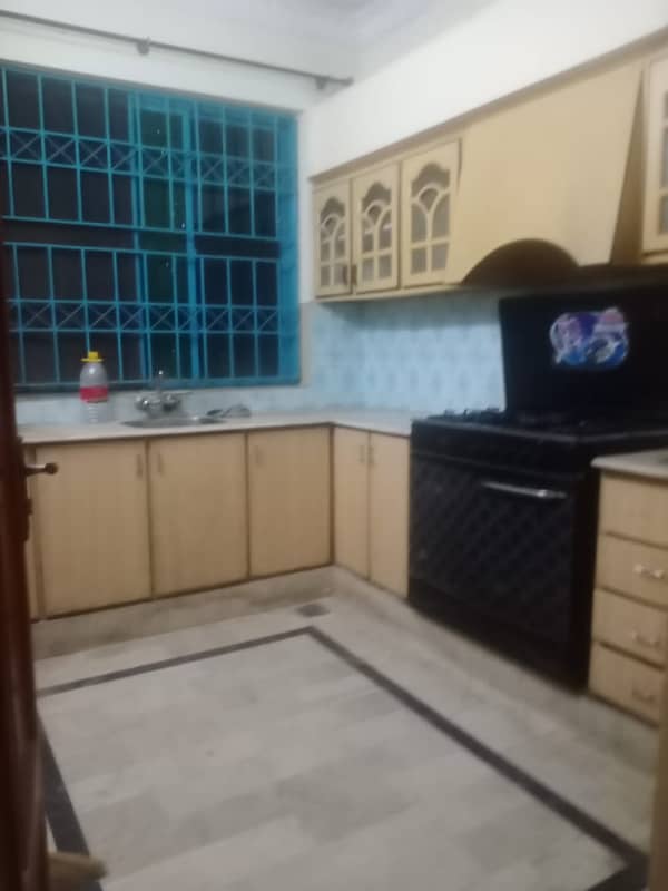 Upper Portion Available for rent in g11 16