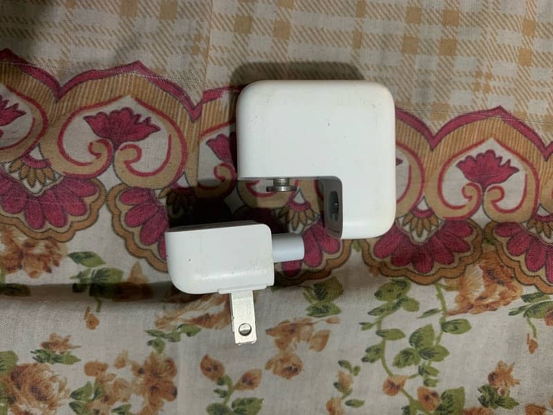 Apple Original 12W box pulled adapter 3