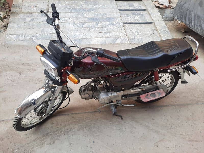 Honda CD 70 (RED) 4