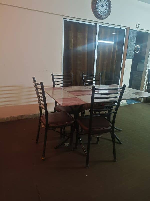 Dining table thick glass top 6 chairs excellent conditon 2