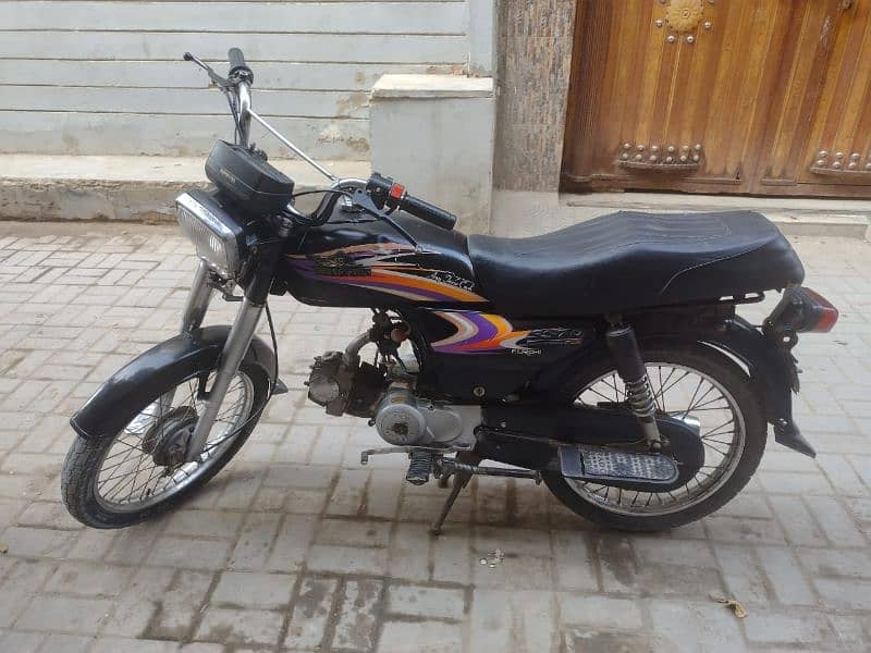 Super Star CD 70 2014 model Karachi number geniune condition Bike 70CC 3