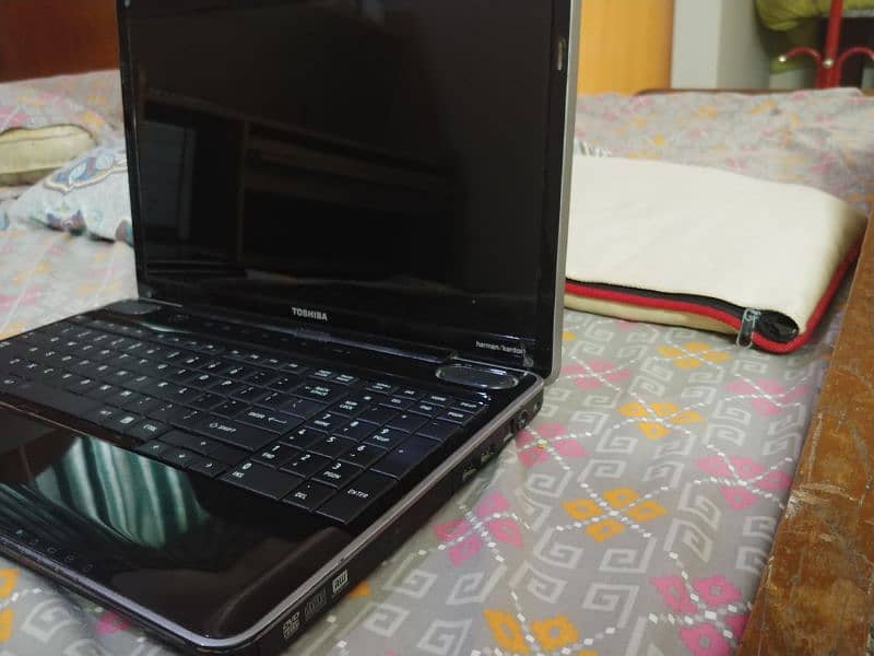 Toshiba intel i 5 laptop 3