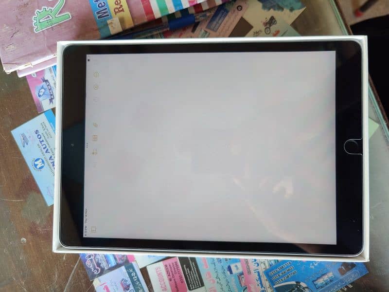 iPad 9th gen with box and no charger 64 gb finger print not working 2