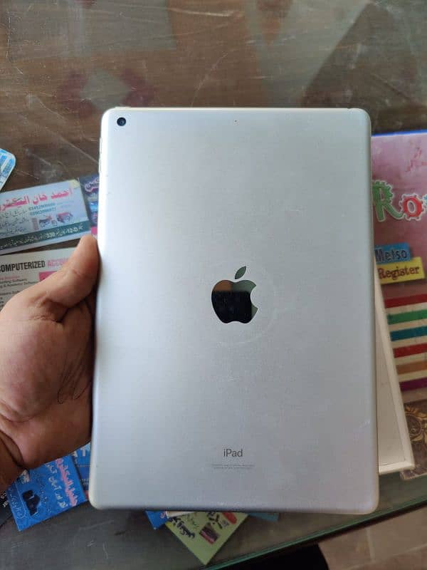 iPad 9th gen with box and no charger 64 gb finger print not working 5