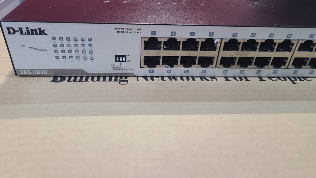 D-Link | Switches Gigabit Un-managed DesktopSwitch DGS-1024 | 24-Port 11