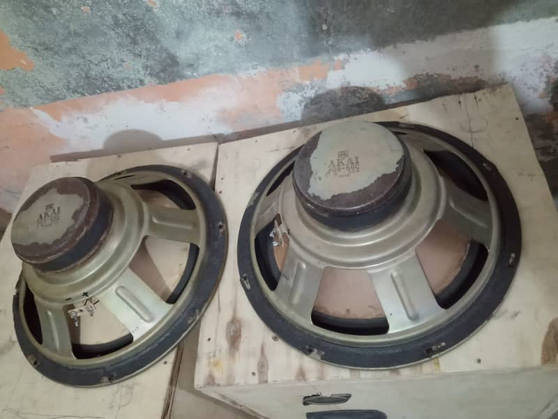 Akai 12 inch speakers Made in Jappan okay work good condition 7