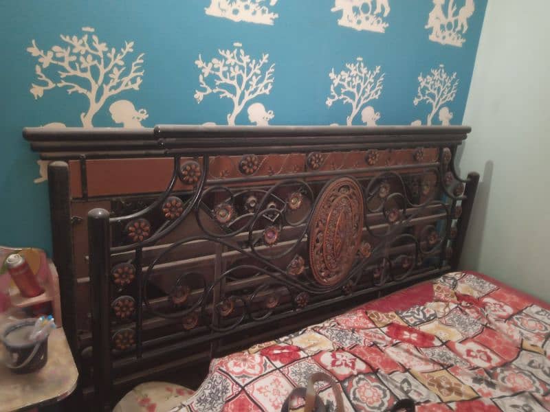 Rod iron bed ,big size,in a good condition. 0