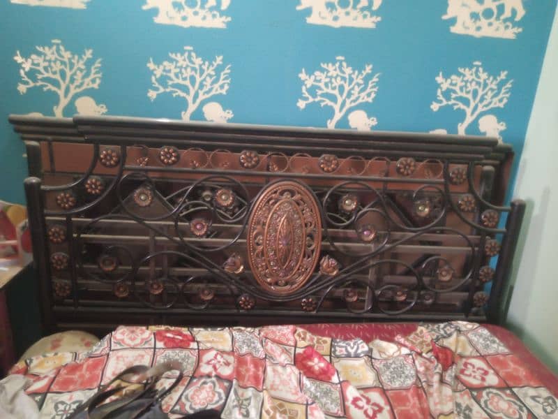 Rod iron bed ,big size,in a good condition. 3