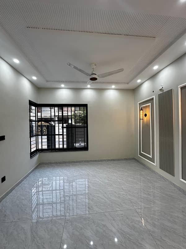 5 Marla Beautiful Lower Portion For Rent In Park View City Lahore 0