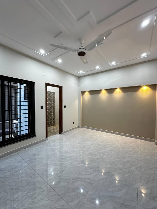 10 Marla Beautifully designed Upper Portion For Rent In Park View City Lahore. 0