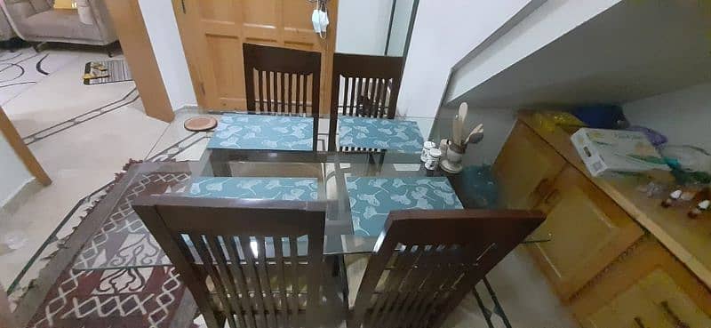 Dinning Table with 4 chairs 0