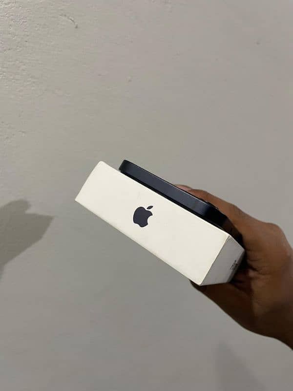 iPhone 12 Full Box 3