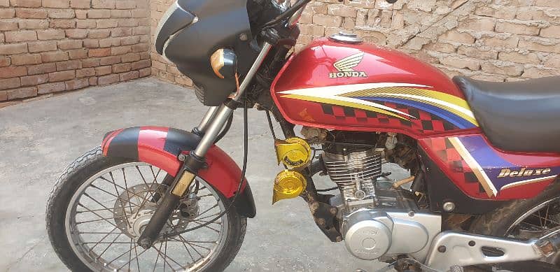 Honda 125 deluxe 3