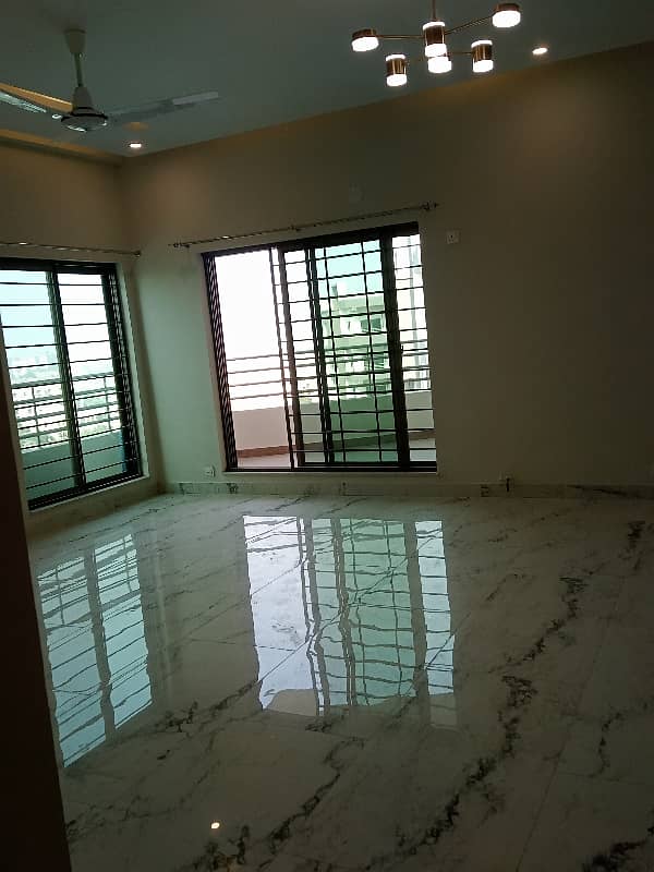 3 Bed Apartment Available For Sale in Askari 11 Lahore 6