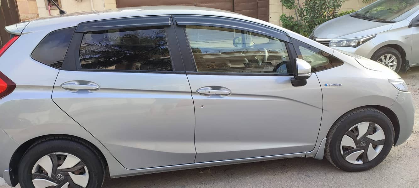 Immaculate Honda Fit 1.5 Hybrid GP5 - An Enthusiast's Dream Car! 2