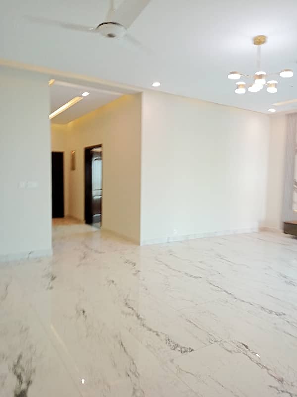 3 Bed Apartment Available for Rent in Askari 11 39