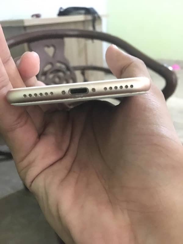 iPhone 8 golden color 3