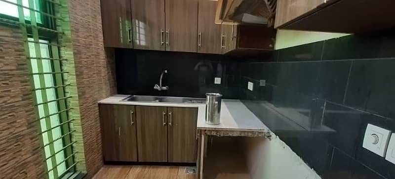 01 KANAL DESIGNER LUXURY UPPER PORTION AVAILABLE FOR RENT 0