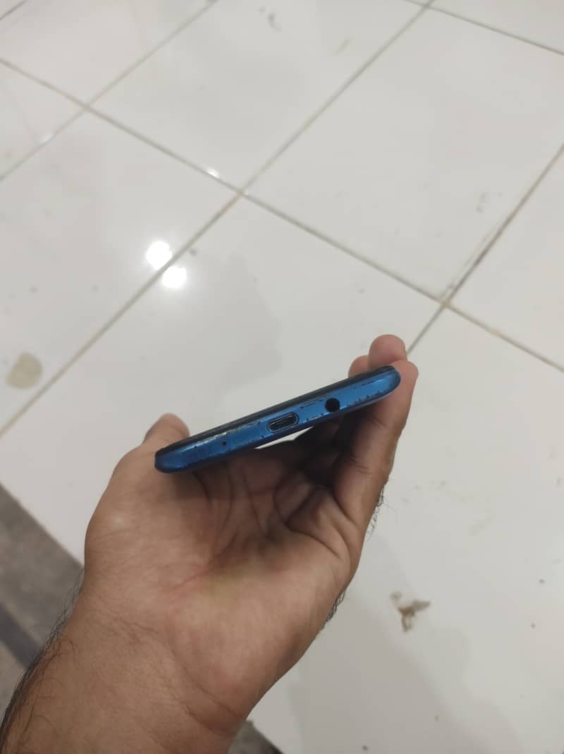 Infinix hot 11 play 4/64 no dabba charger pta proved 10