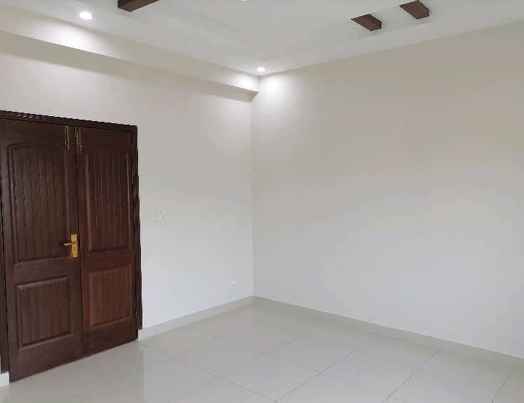 10 Marla Flat In Askari 11 - Sector B Is Available For rent 0