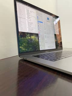 MacBook pro 2019 15.4 inch i9