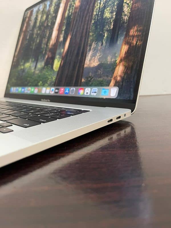 MacBook pro 2019 (16 inch) 7