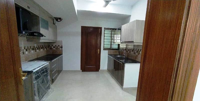 Don't miss out this 4-Bedrooms beautiful apartment (For Rent) 7