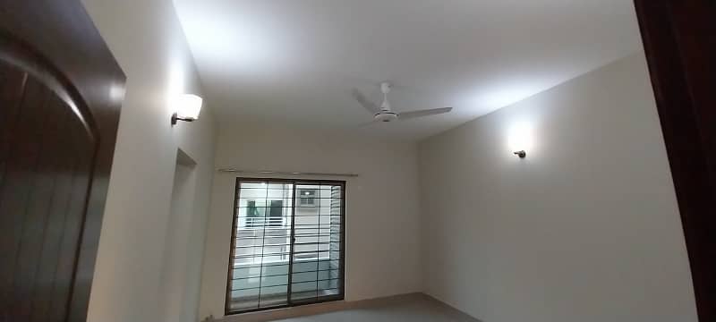 12 MARLA 4 BEDROOM FLAT FOR RENT 4