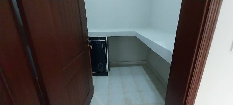 12 MARLA 4 BEDROOM FLAT FOR RENT 9