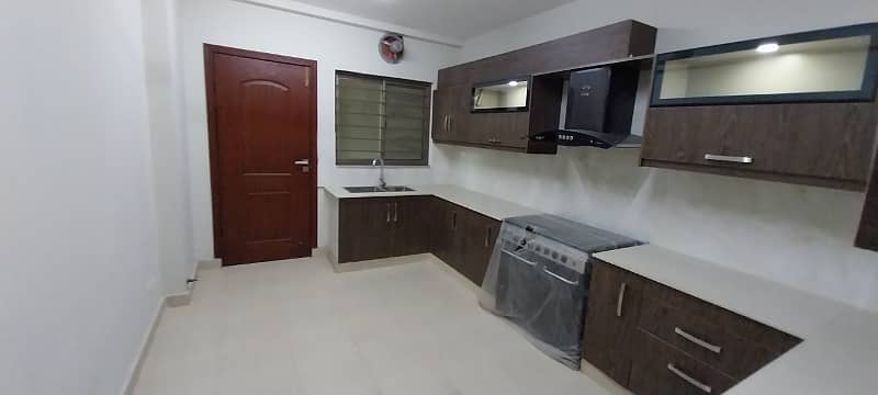 12 MARLA 4 BEDROOM FLAT FOR RENT 30