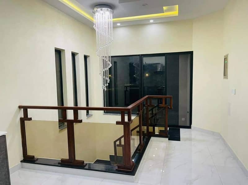 10 Marla House For Rent in Bahria Town Lahore. 1