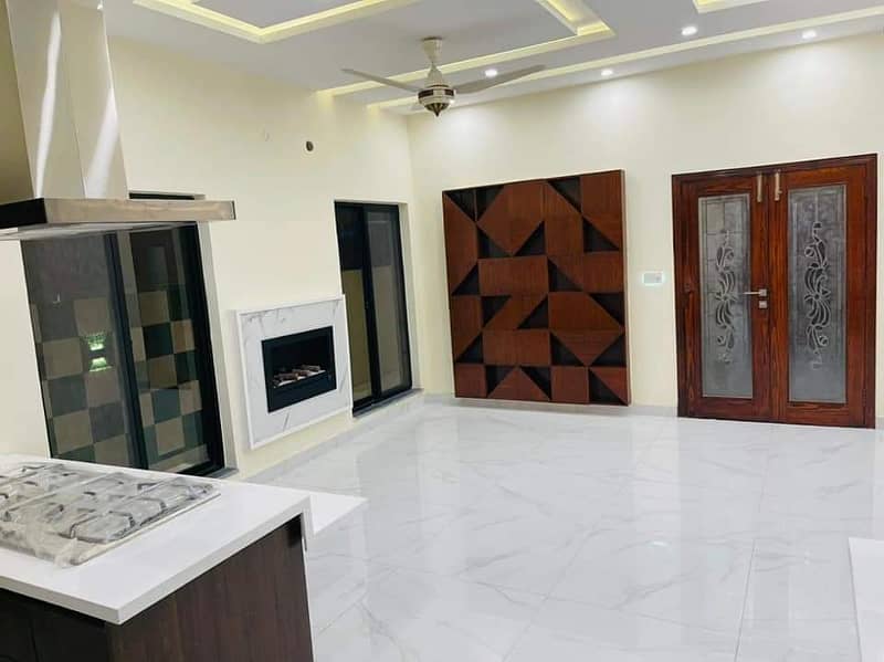 10 Marla House For Rent in Bahria Town Lahore. 10