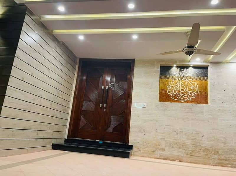 10 Marla House For Rent in Bahria Town Lahore. 17