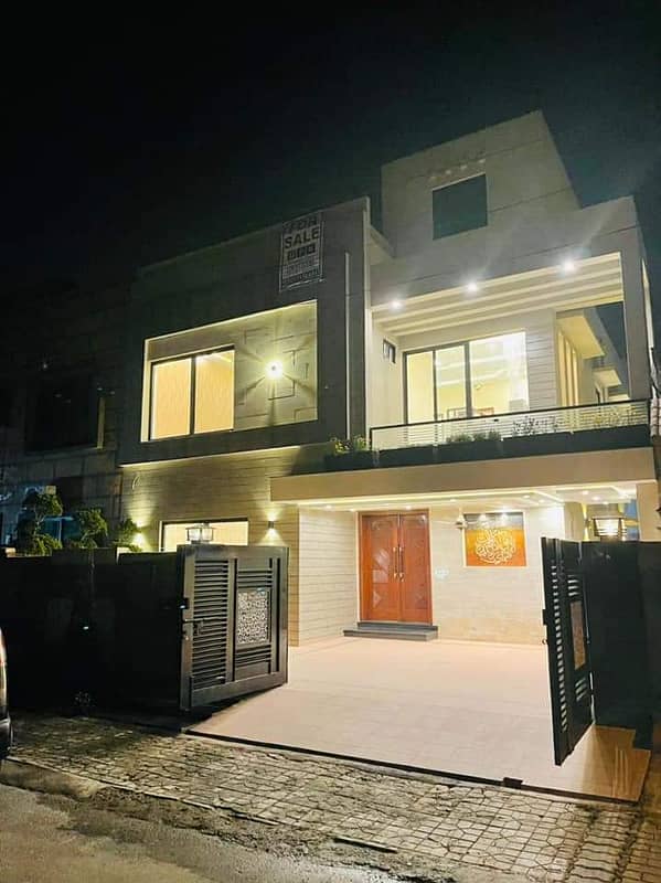 10 Marla House For Rent in Bahria Town Lahore. 23