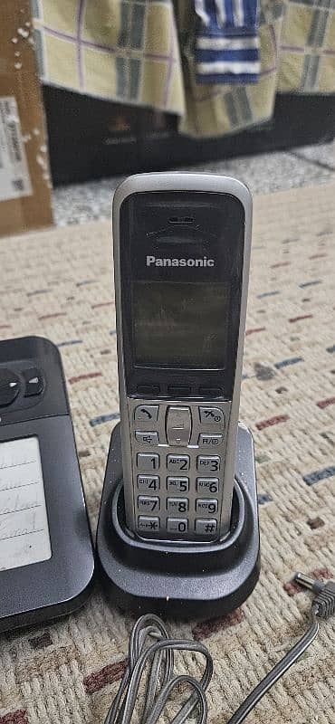 Panasonic cordless KX-TG6458BX Telephone 3