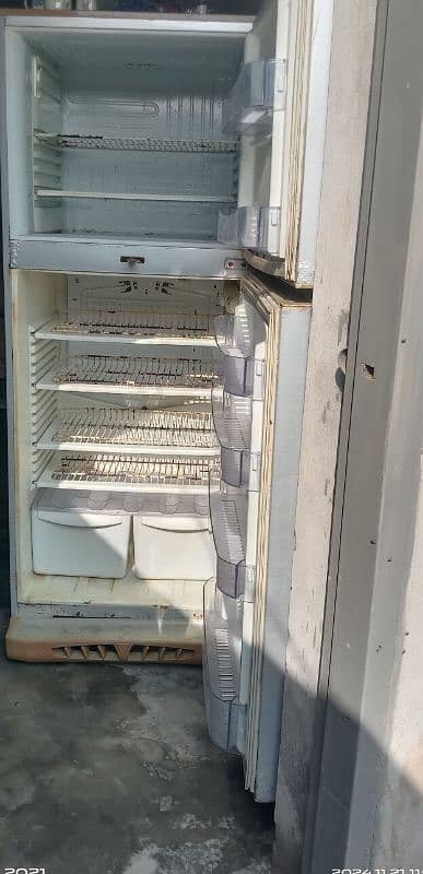 pel full size refrigerator good working achi condition hai 4