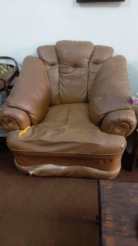 7 seater sofa set for sale in gulistan e jauhar negotiable 1