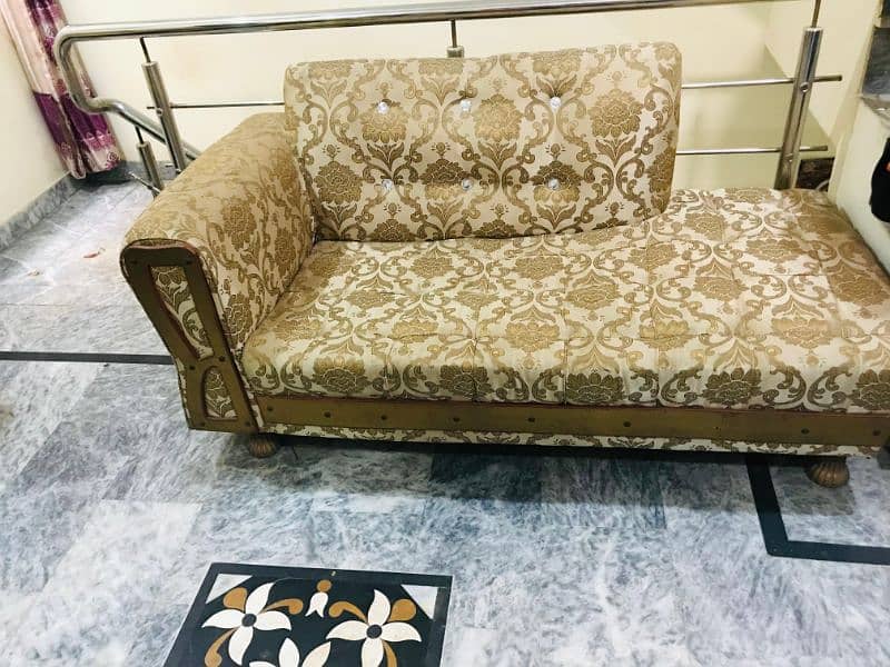 2 DEWAN SOFA good condition 0