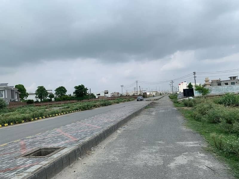 Kanal Plot 150 Feet Road Semi Commercial Facing Marriage Hall Jubilee Town 1