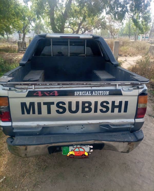 Mitsubishi L200 2013 1